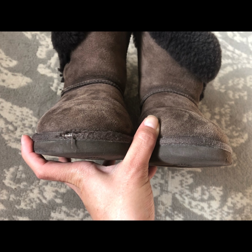Short brown Uggs S/N 5803 - Picture 5 of 10